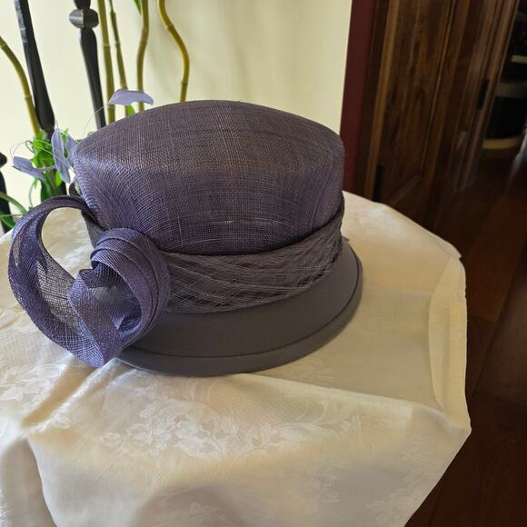 NWT Elite Champagne gray cloche,‎ ribbon bows and feathers